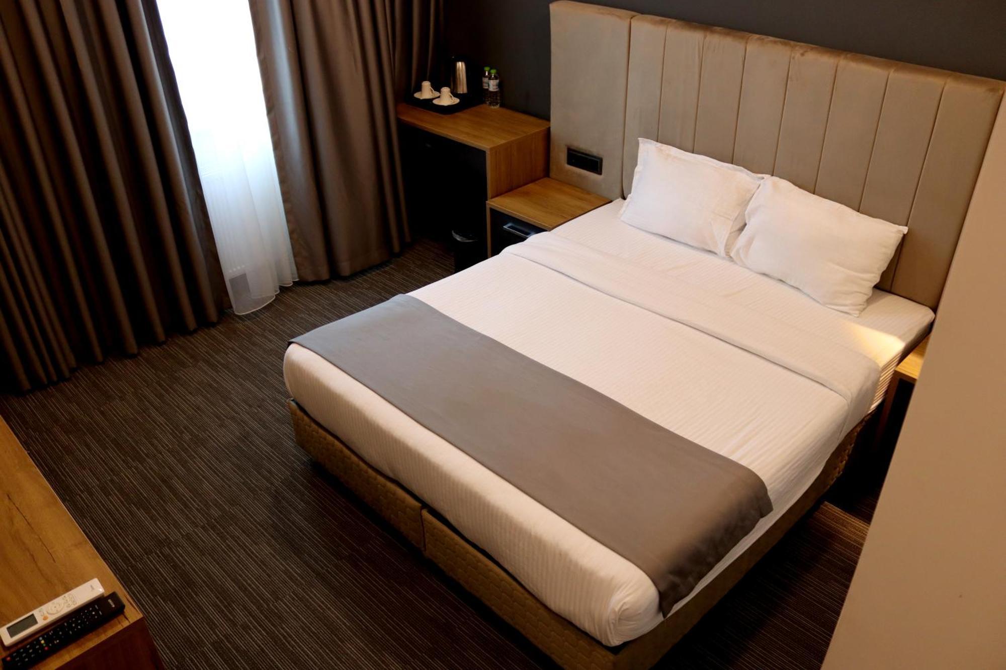 Home Plus Hotel Istanbul Exterior photo